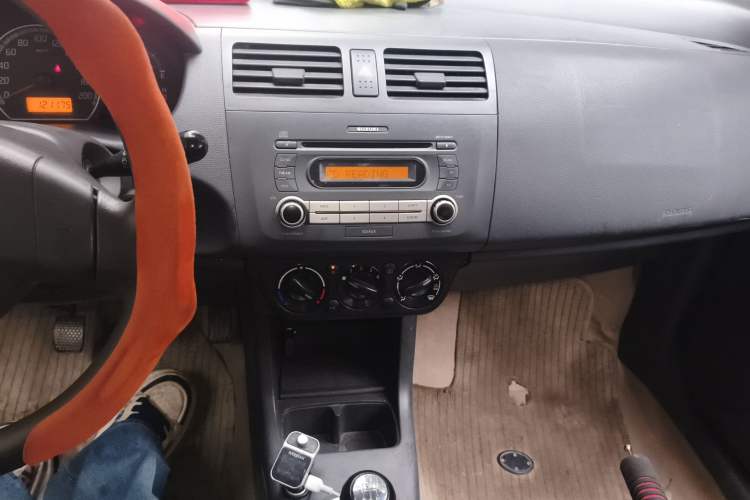 Used Suzuki Swift 2011 1.5L Manual Fashion Edition Audio And AC Panel