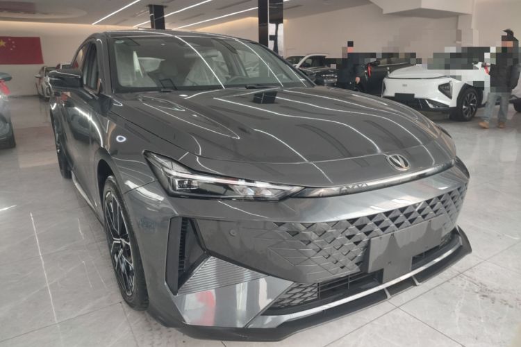 Used Changan UNI-V iDD 2024 Blue Whale Smart Electric iDD 136km ZhiKu Model
