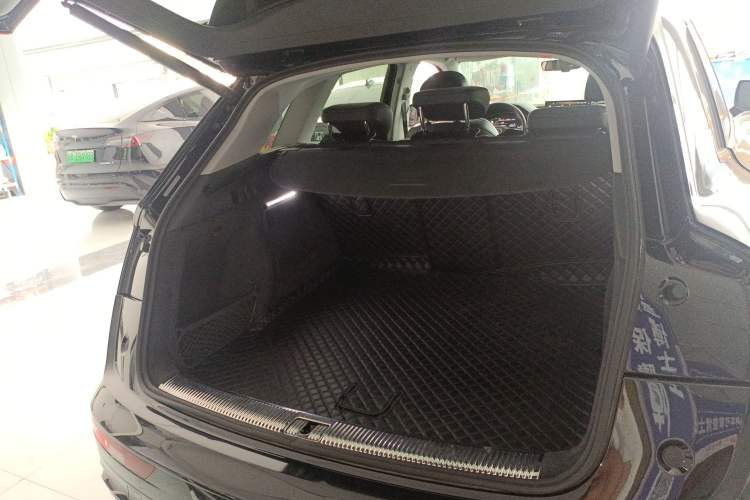 Used Audi Q5L 2022 40T Fashionable and Dynamic Model Trunk