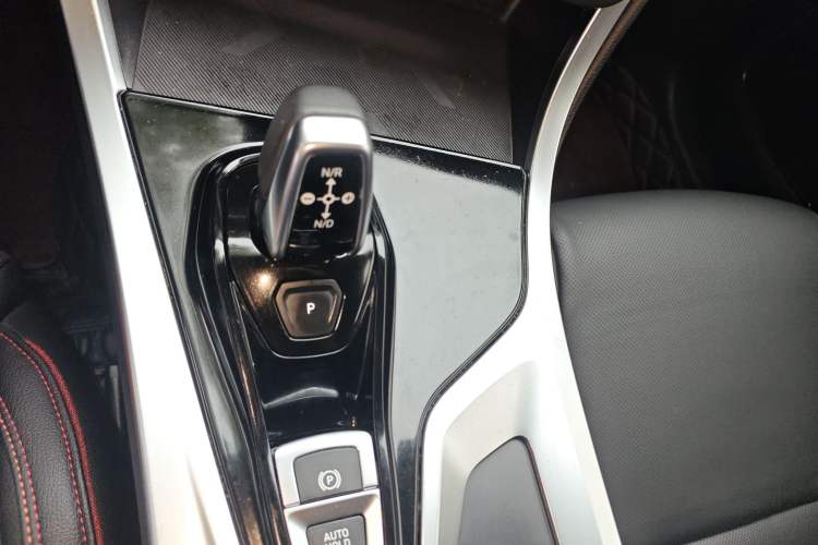 Used Lynk & Co 01 2019 2.0T Two-Wheel Drive Zhaopu Version China VI Standard Gear Lever