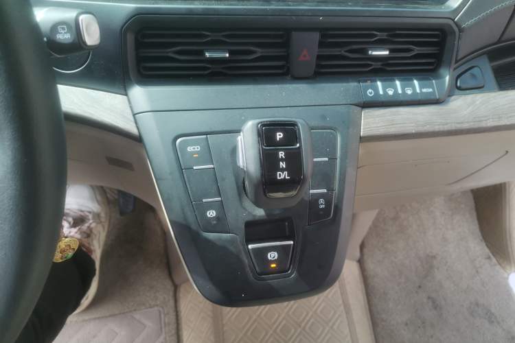 Used Ford Tourneo Custom 2023 2.0T Automatic Comfort Edition Gear Lever