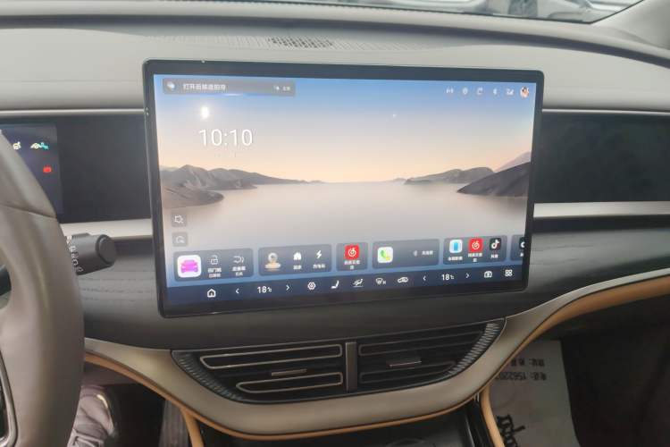 Used Denza D9 2022 EV 600 Four-Wheel Drive Flagship Model
