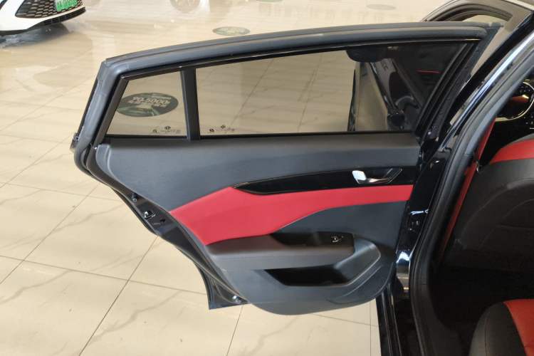 Used Dongfeng Aeolus Yixuan 2022 230T Automatic Adaptive-Beam Knight Edition
