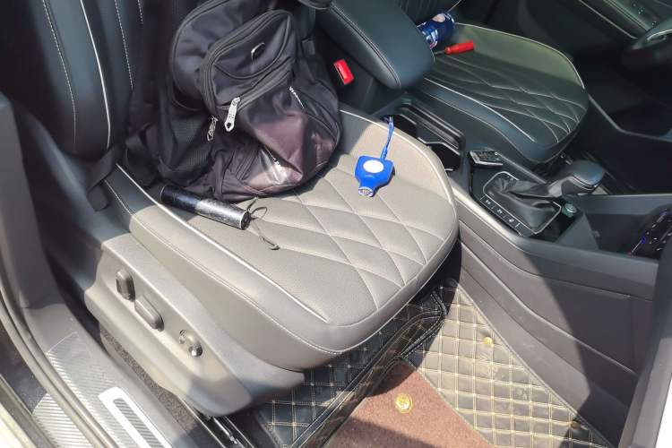 Used Volkswagen Tiguan L 2024 330TSI Automatic Two-Wheel Drive R-Line Enhanced Edition Right Front Seat