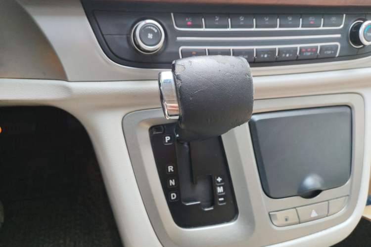 Used SAIC MAXUS G10 2015 2.0T Automatic Anniversary Edition Gear Lever