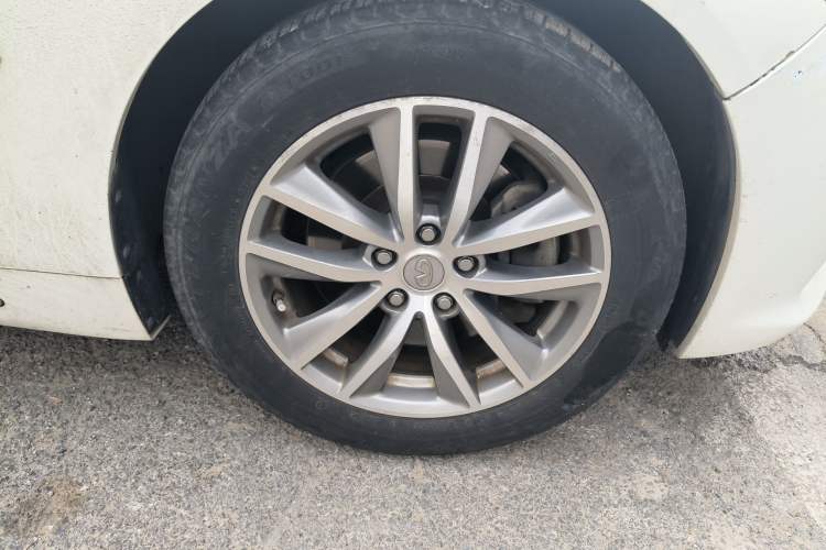 Used Infiniti Q50L 2016 2.0T Enjoyment Edition Right Front Wheel Hub