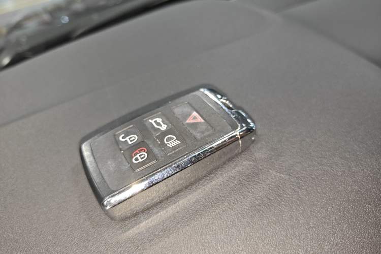 Used Land Rover Discovery Sport 2022 249 PS Metropolitan Edition 5 Seats Interior 1