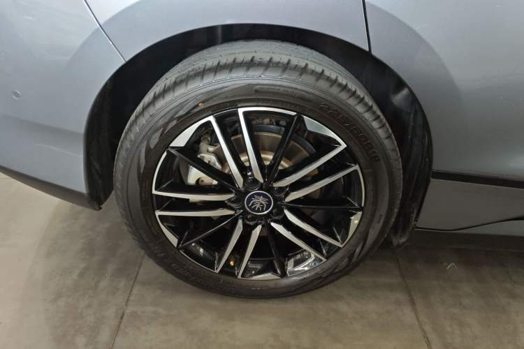 Used BYD Qin L 2025 EV 545KM Excellence Edition Right Rear Wheel Hub