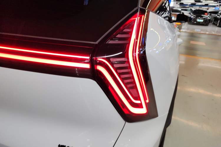 Used Geely Auto FX11 2025 4th Generation 1.5TD DCT Jinxiu Right Rear Taillight