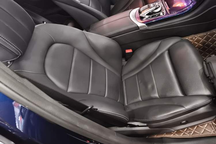 Used Mercedes-Benz GLC 2018 Facelift GLC 260 4MATIC Luxury Edition Right Front Seat