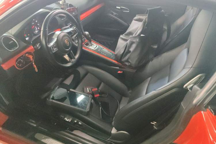 Used Porsche 718 2016 Cayman 2.0T
