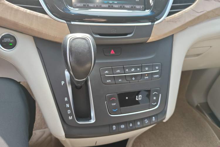 Used Buick GL8 2017 ES 28T Comfort Model China V Standard Gear Lever