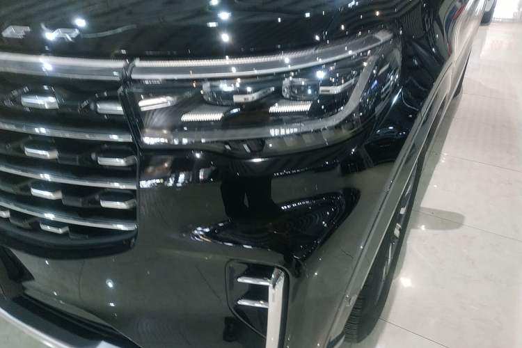 Used Ford Explorer 2023 EcoBoost 285 Four-Wheel Drive Titanium Edition 6 Seats