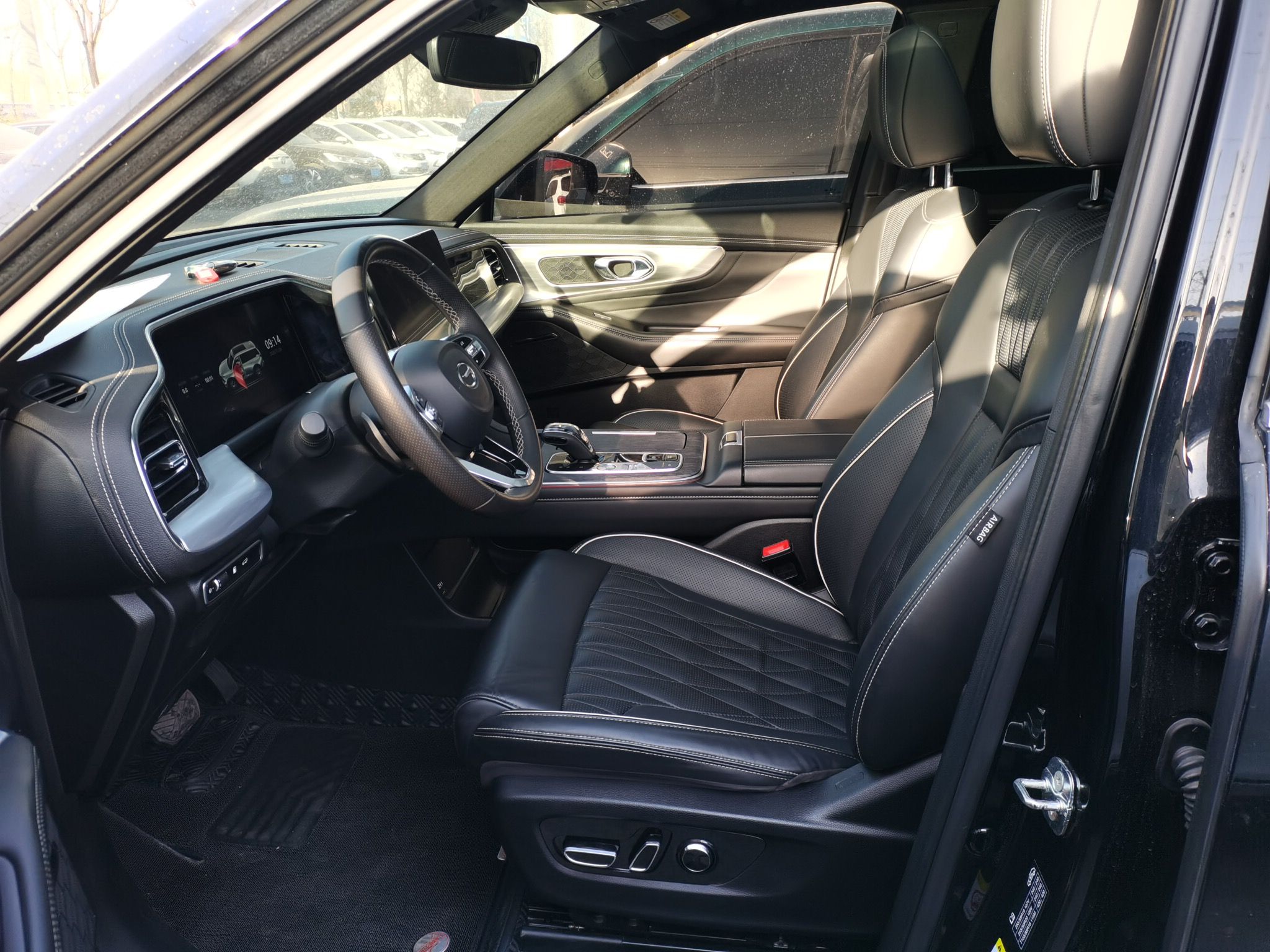 Переднее сиденье в автомобиле