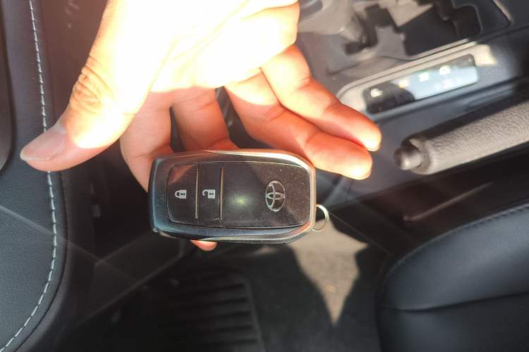 Used Toyota RAV4 2019 2.0L CVT Two-Wheel Drive Luxury Version China VI Standard