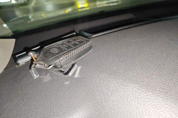 Used Toyota Camry 2019 2.0G Luxury Edition China VI Standard Vehicle Key