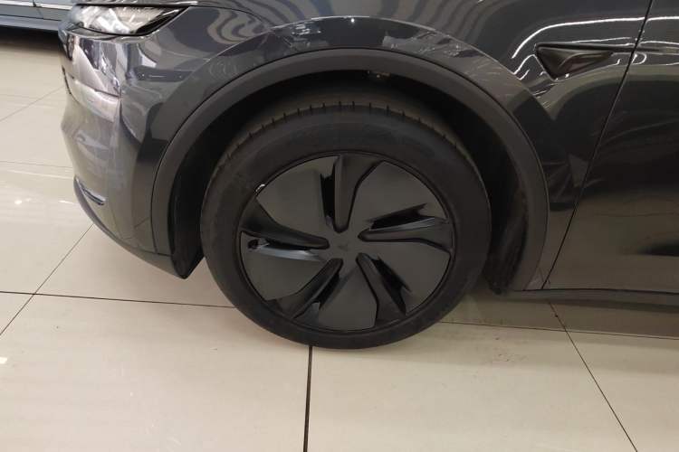 Used Tesla Model Y 2025 Rear-Wheel-Drive Version
