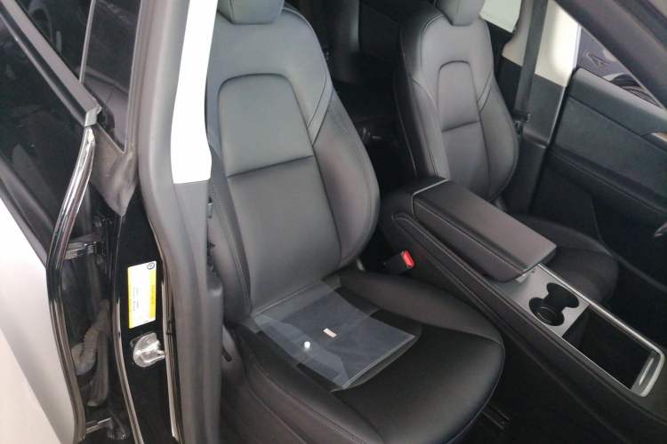 Used Tesla Model Y 2021 Standard Range Rear-Wheel Drive Version Right Front Seat