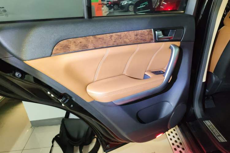 Used Haval H8 2015 2.0T Two-Wheel-Drive Standard Version
