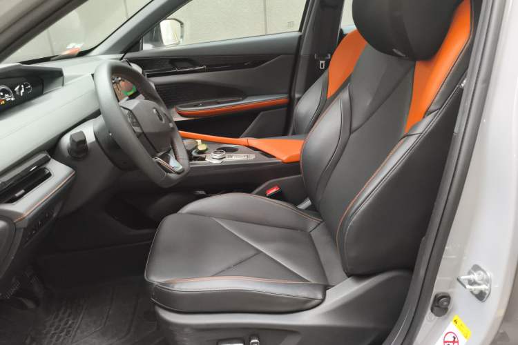 Used Changan UNI-V iDD 2023 ZhiDian iDD 1.5T 113km Smart & Fun Version
