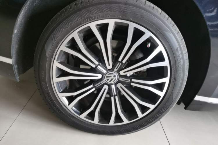 Used Volkswagen Phideon 2018 Revised Version 380TSI Two-Wheel Drive Business Edition
