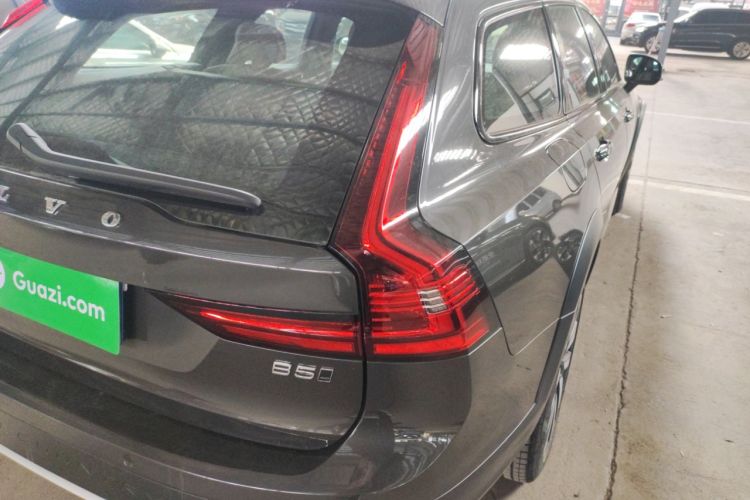 Used Volvo V90 2024 Cross Country B5 AWD Prestige Edition