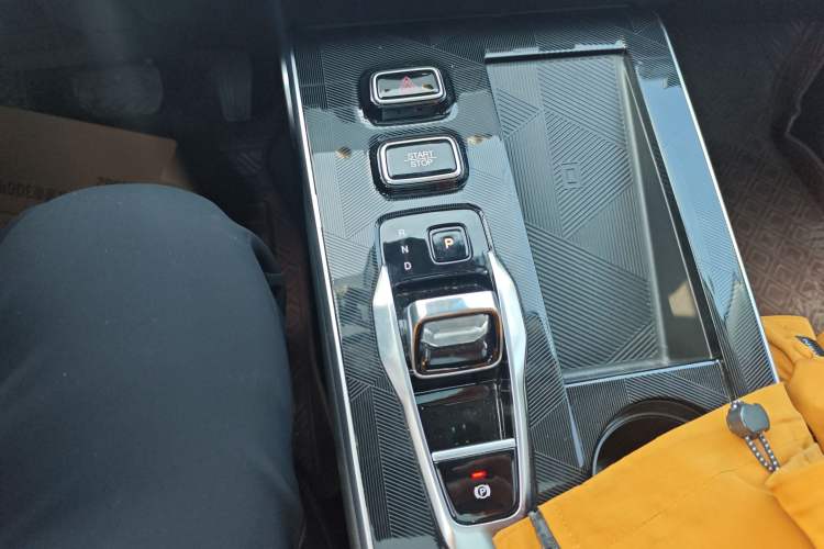 Used GAC Trumpchi EMKOO 2022 1.5T Supernova Pro Edition Gear Lever