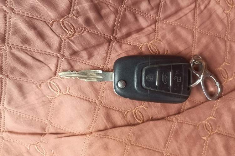 Used SAIC MAXUS Xintu V80 2018 2.5T 6-speed manual Aoyuntong short-wheelbase ultra-low roof 5- or 6-seat model
