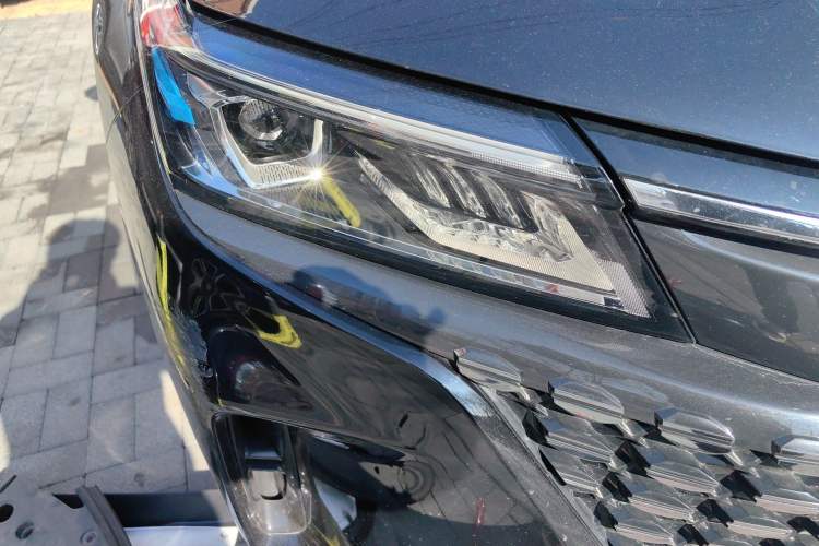 Used Landian E5 2024 Honor Edition 100KM Comfort Model 7 Seats Right Front Headlight