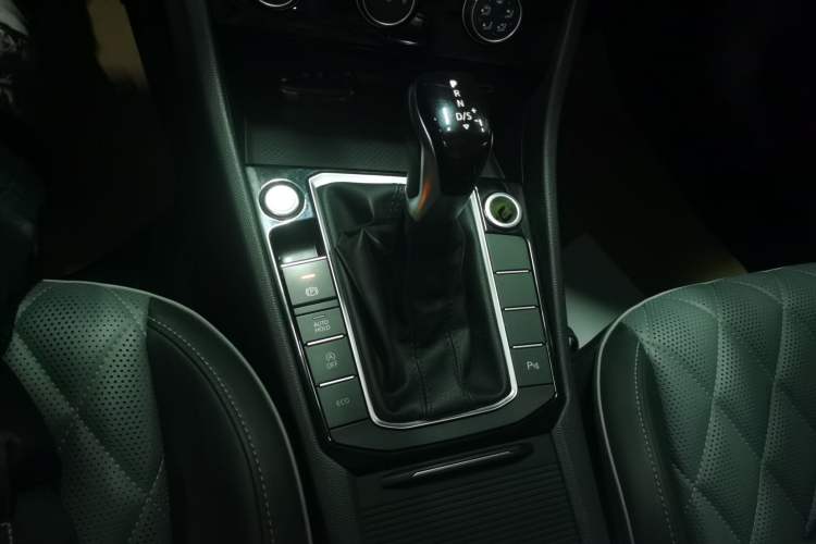 Used Volkswagen Sagitar 2023 280TSI DSG Beyond Lite Edition Gear Lever