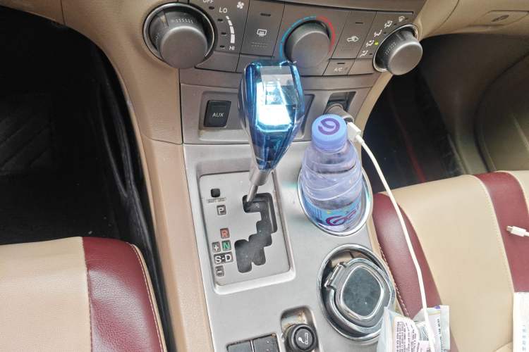 Used Toyota Highlander 2011 2.7L Two-Wheel Drive 5-Seater Sport Edition Gear Lever