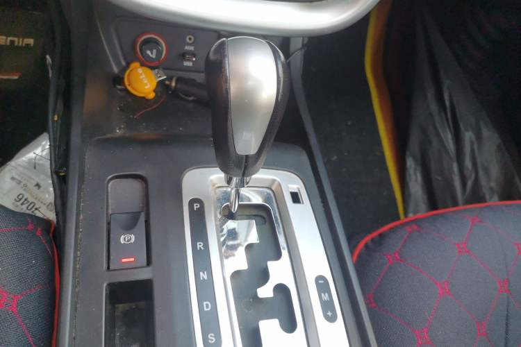 Used Bestune X80 2013 2.0L automatic luxury version
