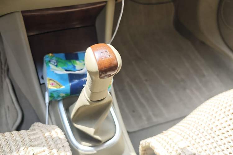 Used Nissan Sylphy 2009 1.6 XL Manual Luxury Sunroof Edition Gear Lever