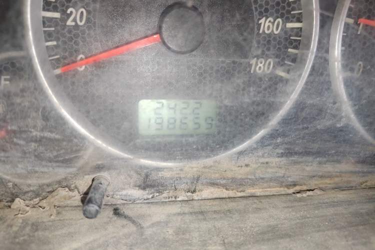 Used Dongfeng Xiaokang C37 2012 1.4L Standard Edition DK13-06 Odometer Close Up