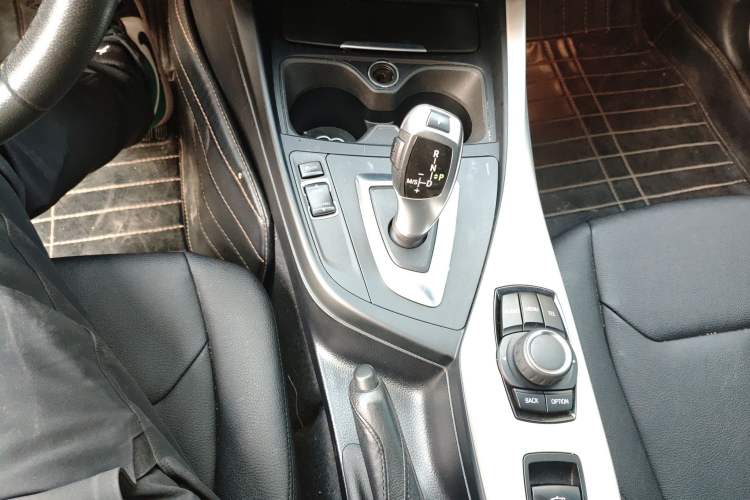 Used BMW 2 Series 2017 220i Convertible Coupe Leading Model