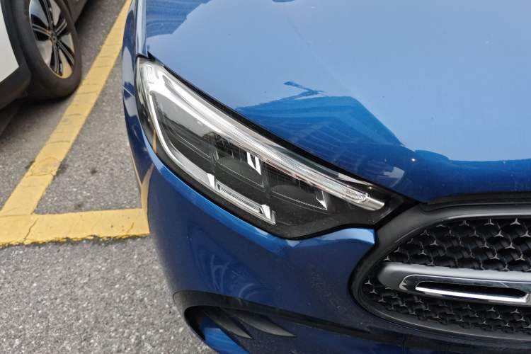 Used Mercedes-Benz GLC 2024 GLC 260 L 4MATIC Luxury Model 5 Seats Right Front Headlight