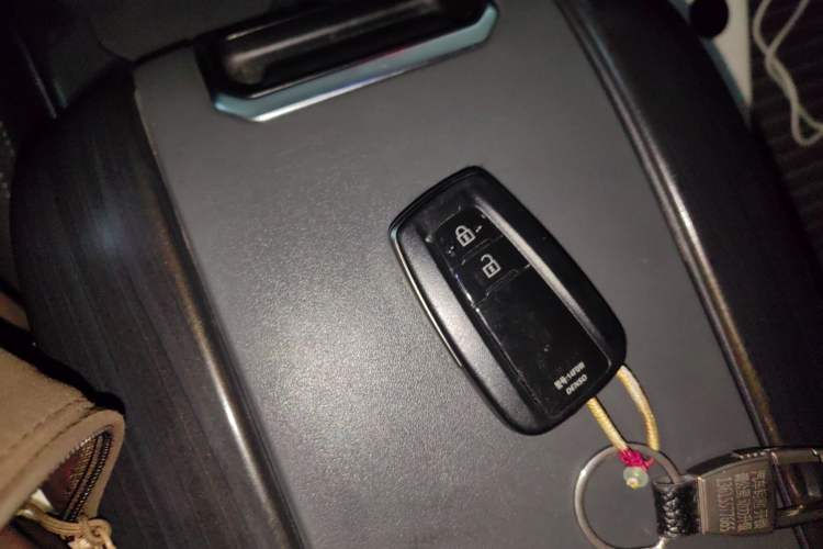 Used Toyota Crown Kluger 2021 2.5L HEV Four-Wheel Drive Luxury Edition Vehicle Key