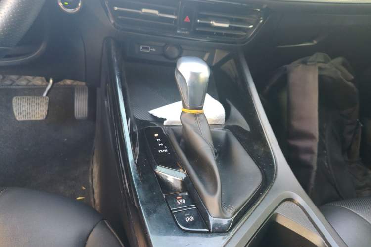 Used Roewe i5 2021 1.5L CVT Diamond Edition Gear Lever