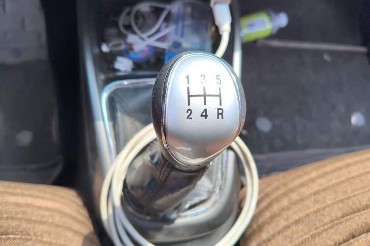 Used CHANGAN CS15 2016 1.5L Manual Fashion Edition Gear Lever