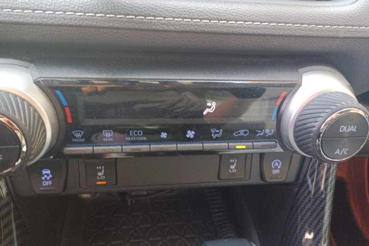 Used Toyota RAV4 2021 2.0L CVT Two-Wheel Drive Fashion PLUS Edition Audio And AC Panel