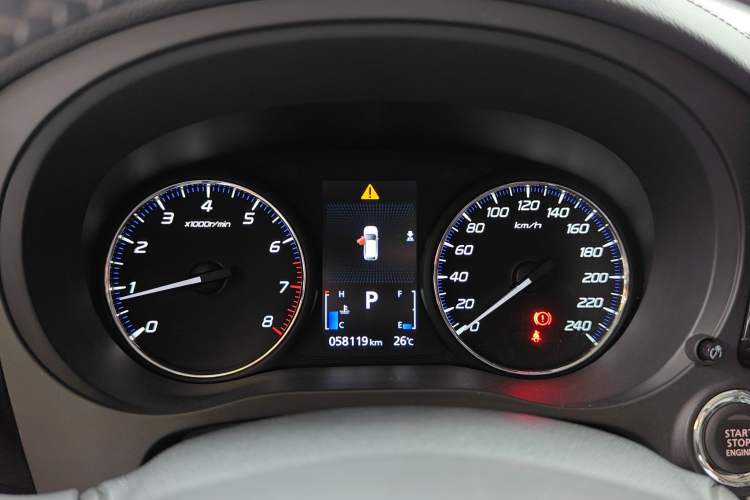 Used Mitsubishi Outlander 2019 2.4L Two-Wheel Drive ZhiXing Version 5 Seats China V Emission Standard Instrument Cluster