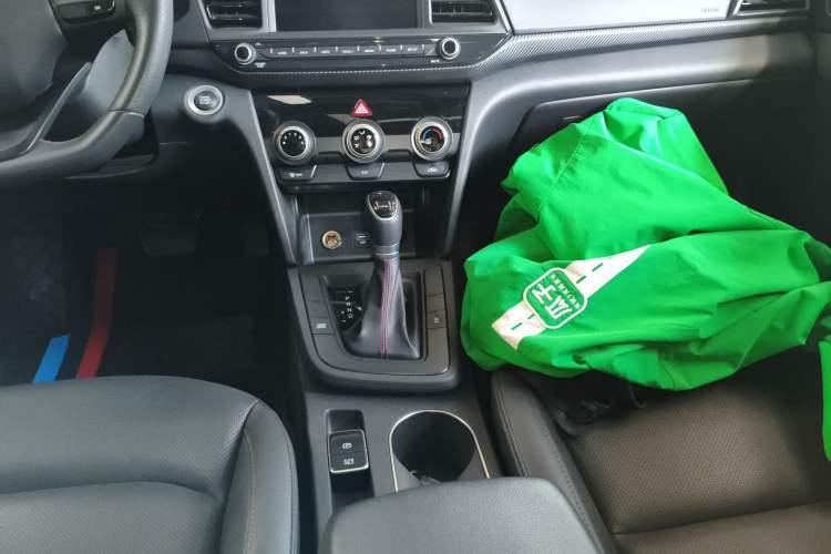 Used Hyundai Elantra (6th Generation / Lingdong) 2020 1.4T Dual-Clutch Xuan Dong · Dynamic Version Gear Lever