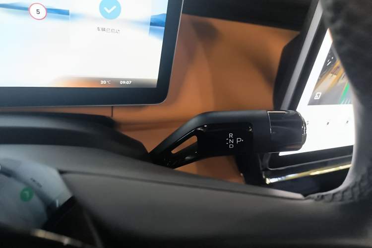 Used Geely Galaxy LEVC L380 2024 140-Degree 6-Seater All-Wheel-Drive Ultra Gear Lever