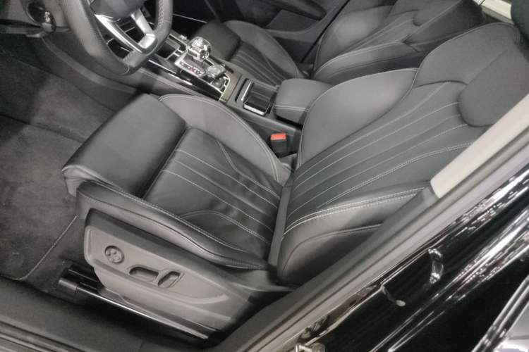 Used Audi Q5L 2022 Updated 45T Luxury Dynamic Version
