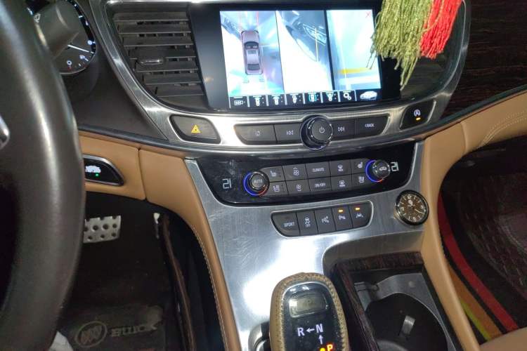 Used Buick LaCrosse 2016 28T Luxury Version Audio And AC Panel