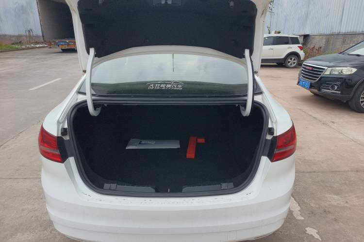 Used Ford Escort 2015 1.5L Automatic Fashion Model
