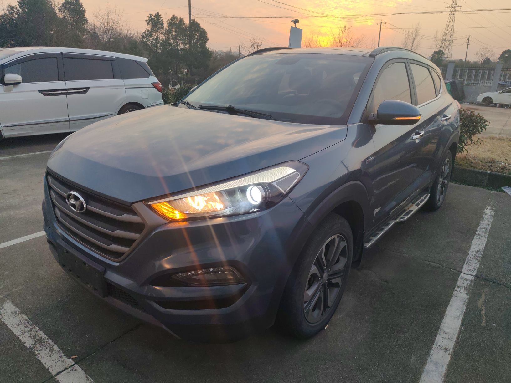 تحت مقدمة السيارة