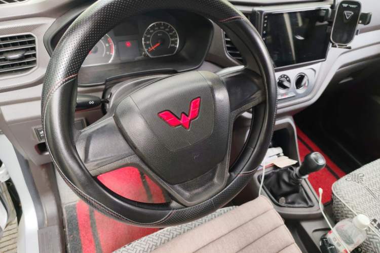 Used Wuling Hongguang V 2021 1.5L Jingqu Version LAR Steering Wheel