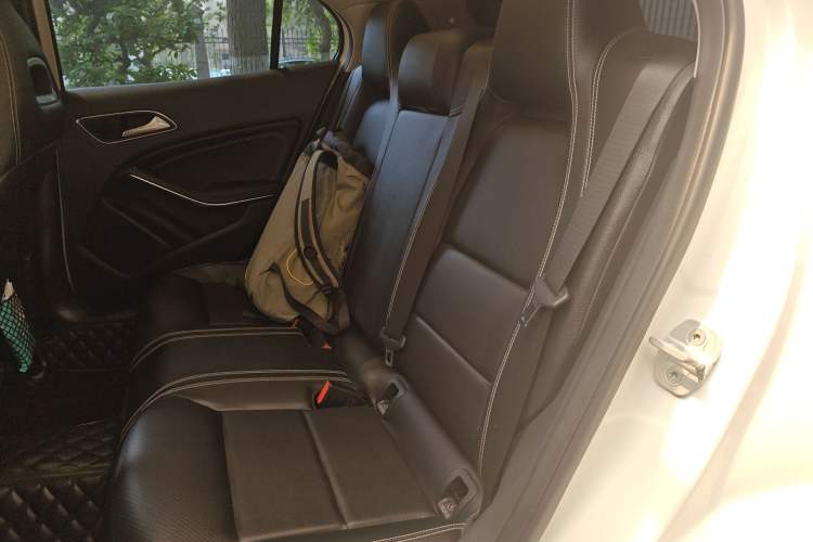 Used Mercedes-Benz GLA 2016 GLA 200 Fashion Model Left Rear Seat