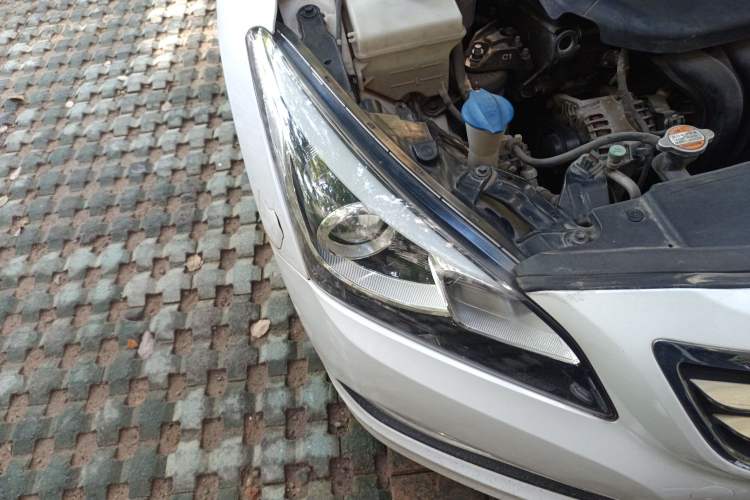 Used Hyundai Mistra 2014 1.8L Automatic Smart GLS Right Front Headlight